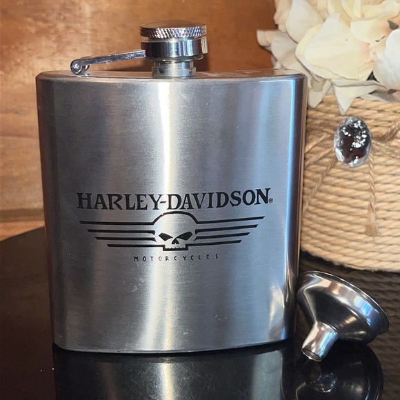 HARLEY DAVIDSON FLASK W/funnel STAINLESS STEEL - Picture 2 of 4